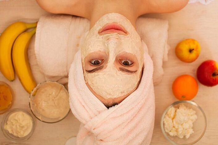 A banana mask will help moisturize and enrich the skin with vitamins. 